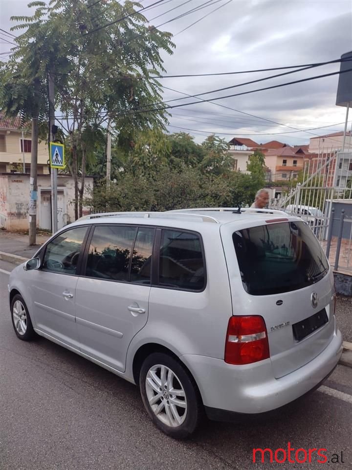 2005' Volkswagen Touran photo #5