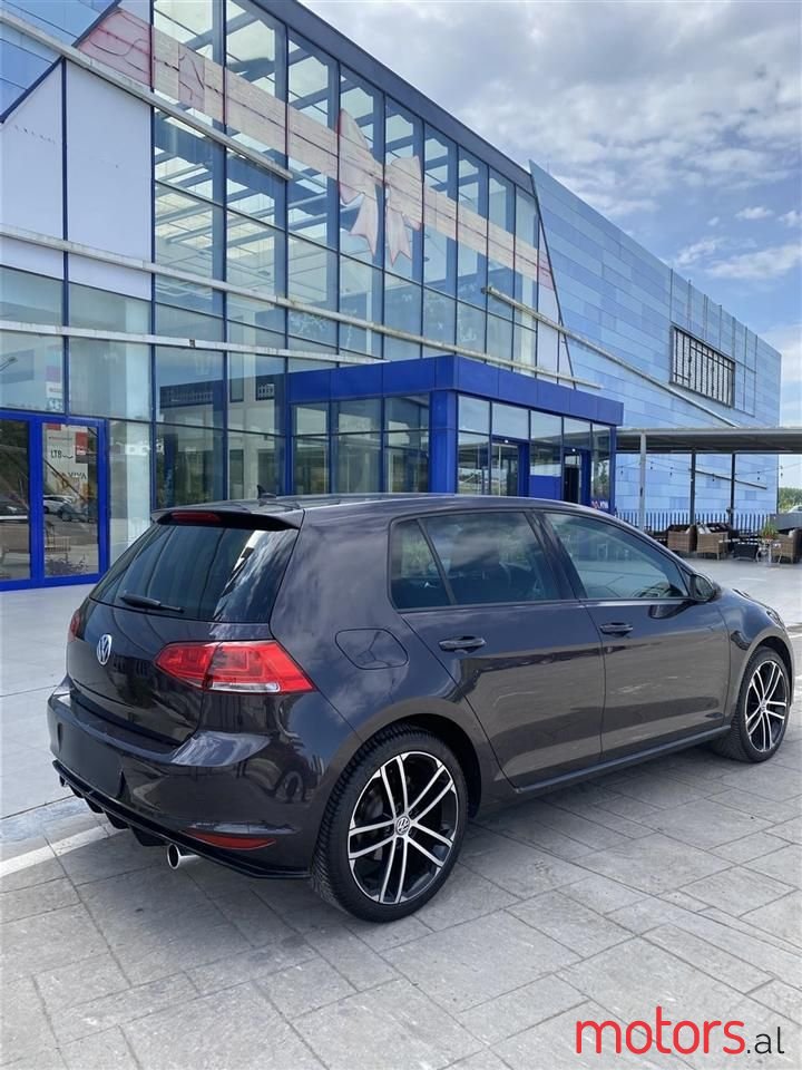 2016' Volkswagen Golf photo #6