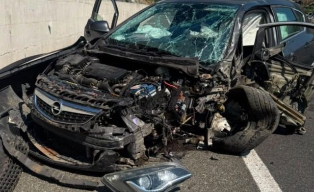 Aksident te Rruga e Kombit/ Përfshihen dy automjete, 1 i lënduar