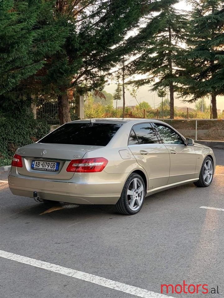 2010' Mercedes-Benz E 220 photo #3