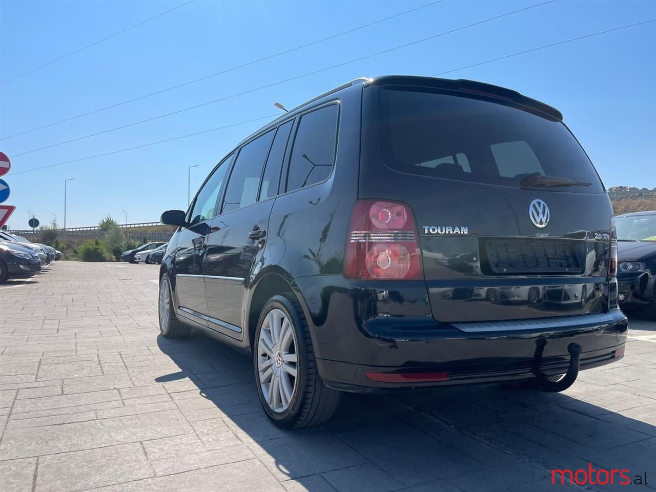 2007' Volkswagen Touran photo #4