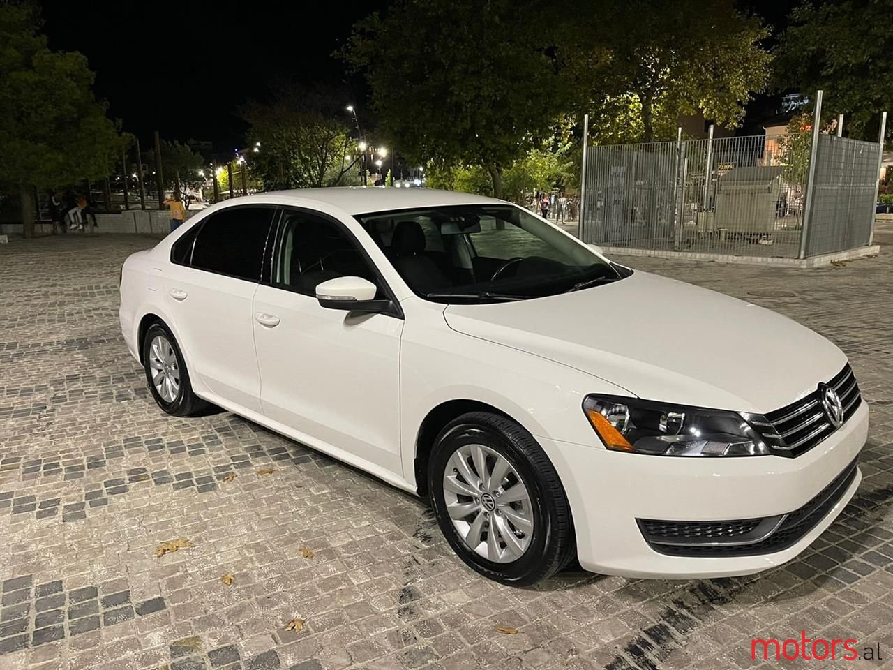 2013' Volkswagen Passat photo #2
