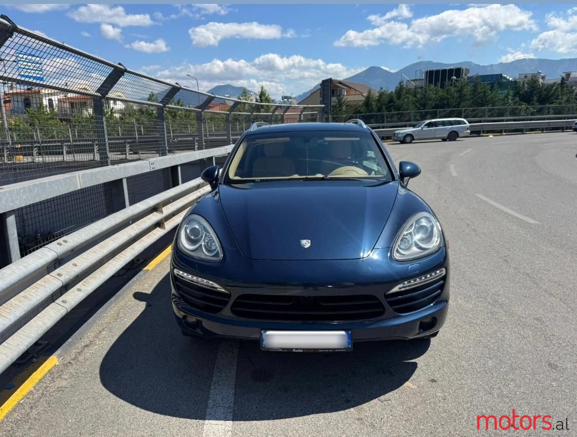 2011' Porsche Cayenne photo #1