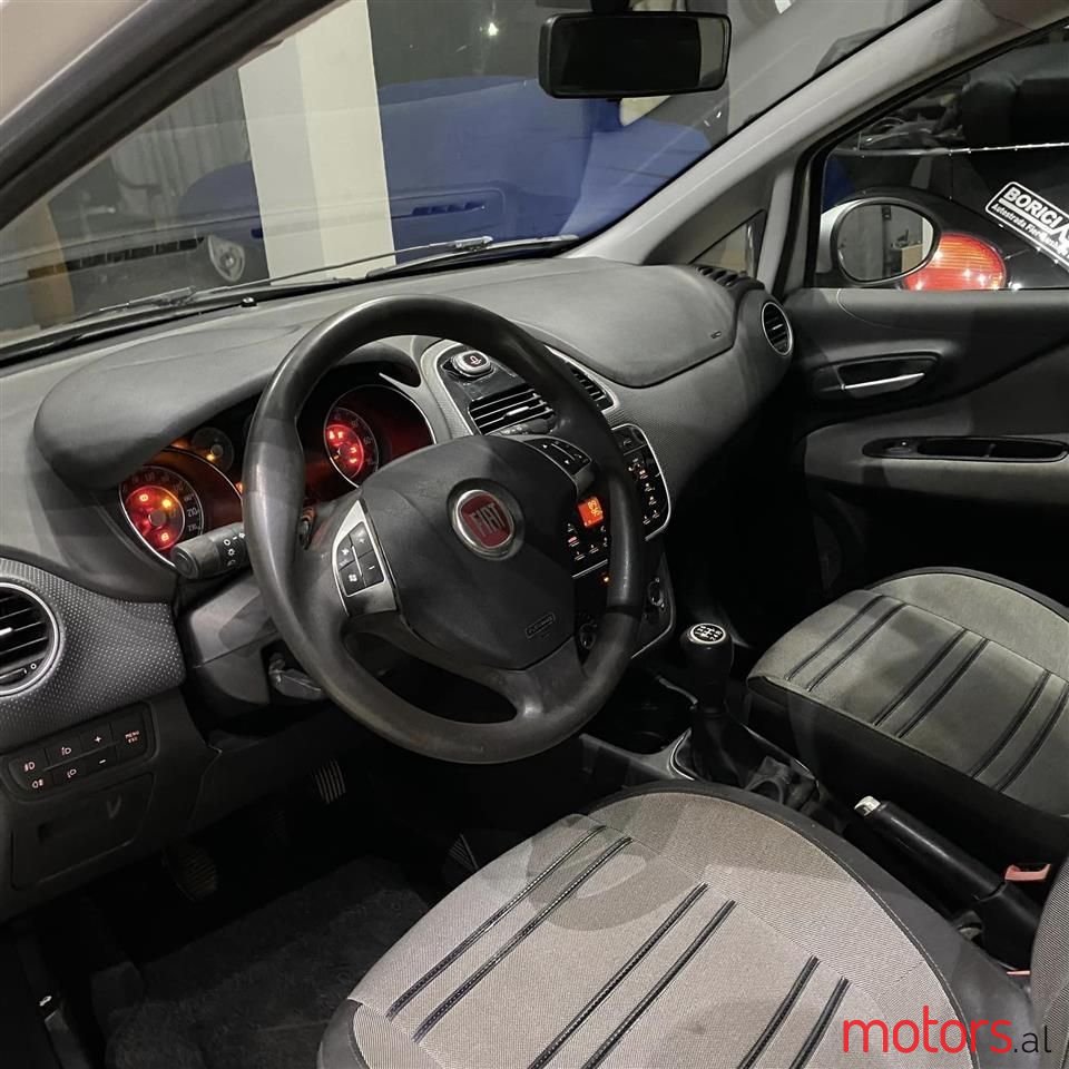 2010' Fiat Punto Evo photo #2