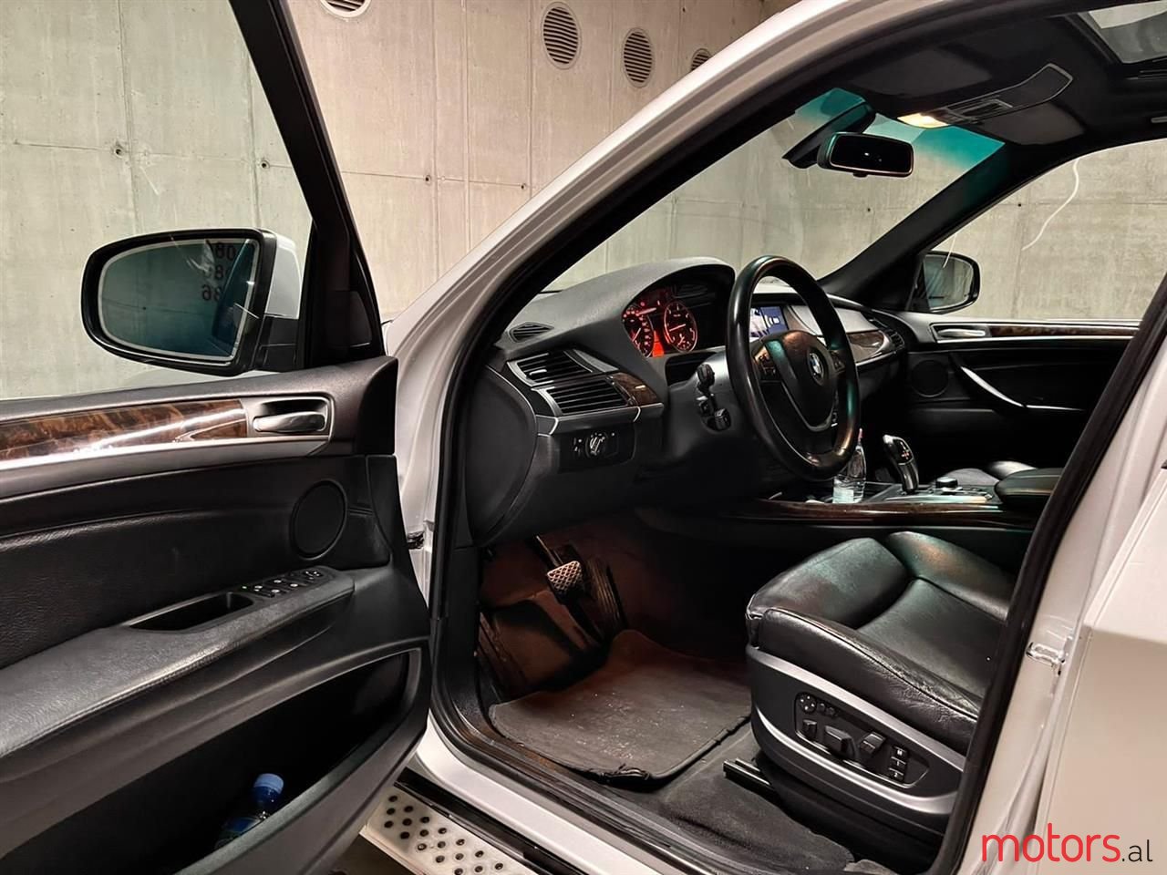 2010' BMW X5 photo #5