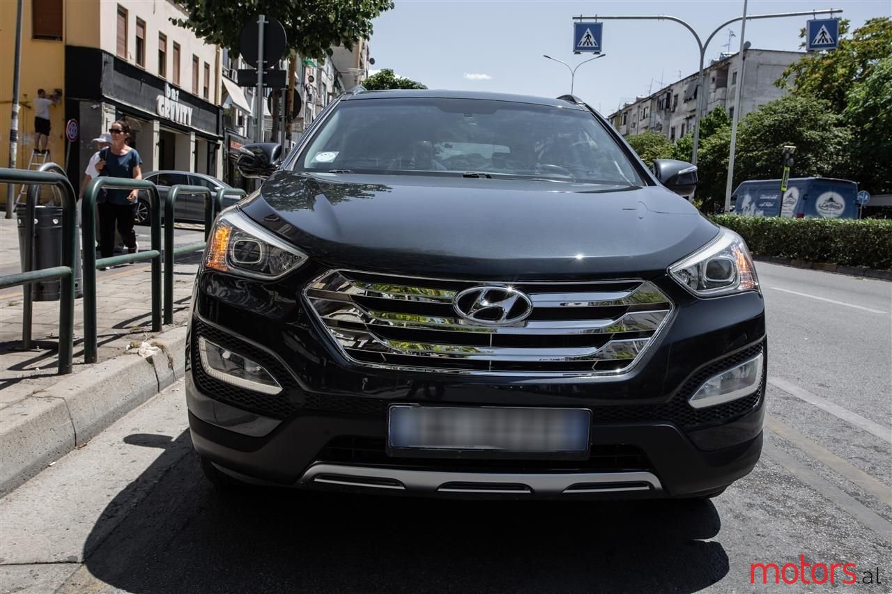 2012' Hyundai Santa Fe photo #4