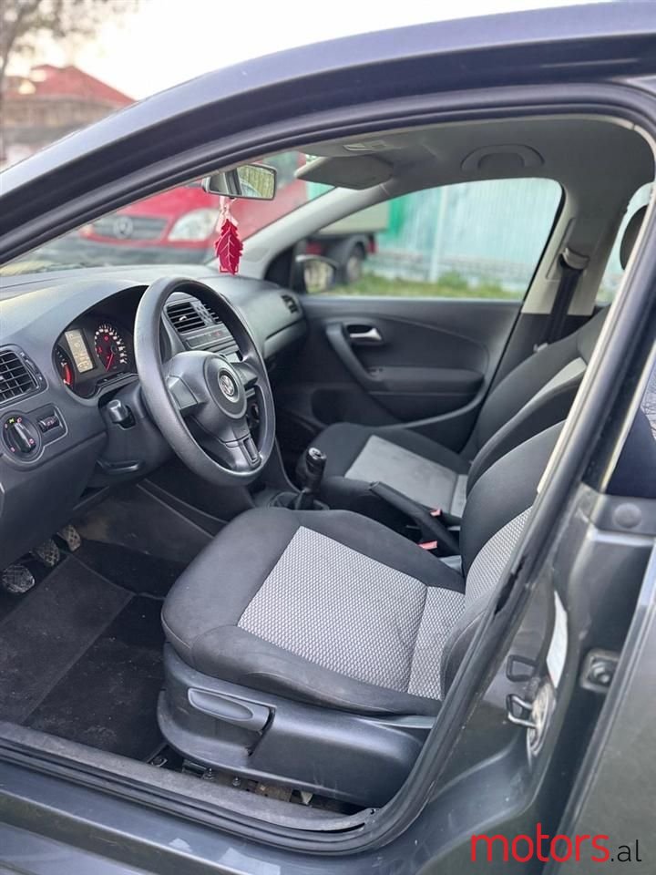 2010' Volkswagen Polo photo #5