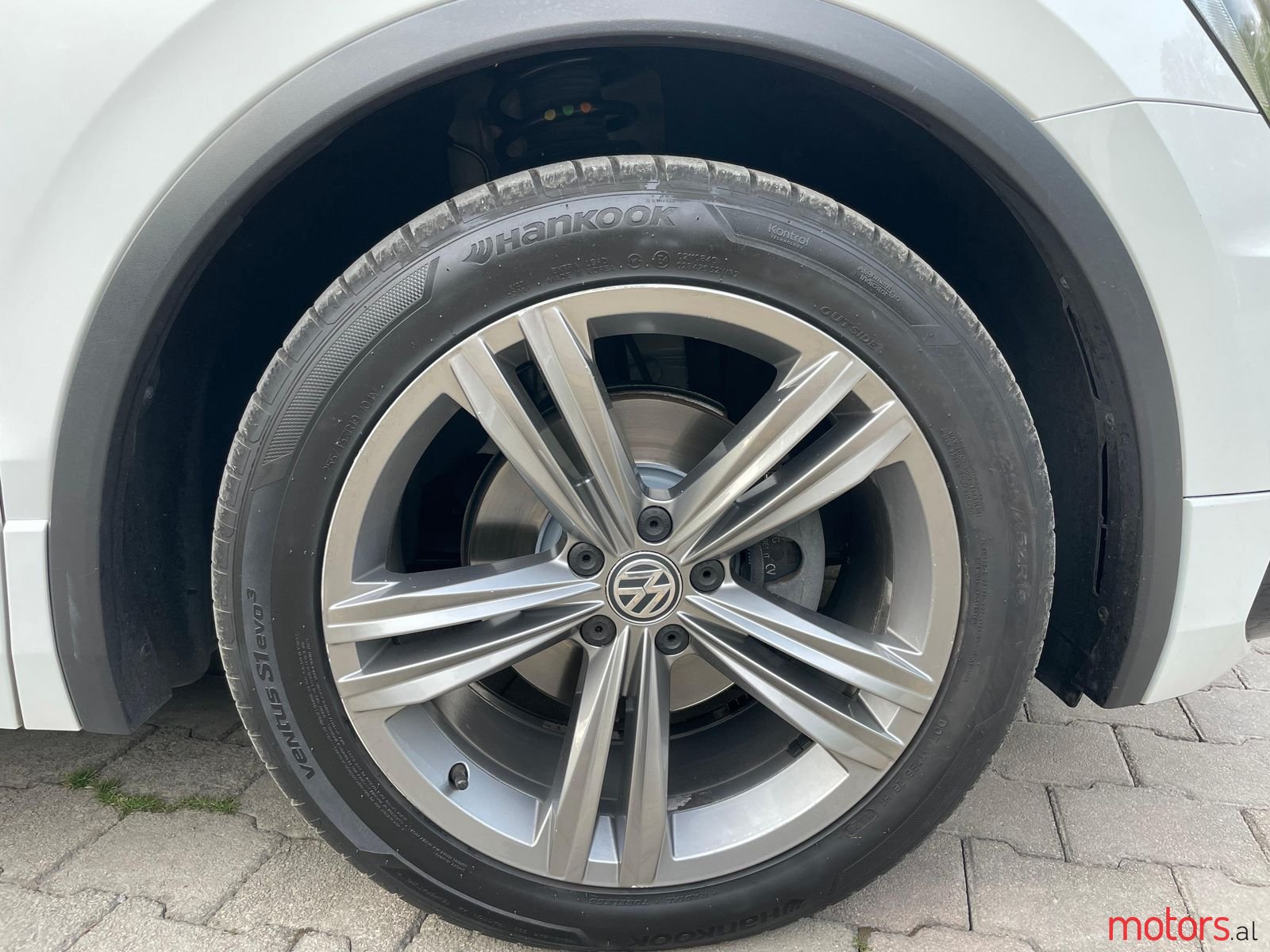 2019' Volkswagen Tiguan photo #6