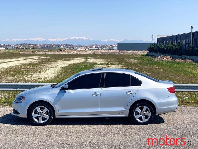 2012' Volkswagen Jetta photo #3