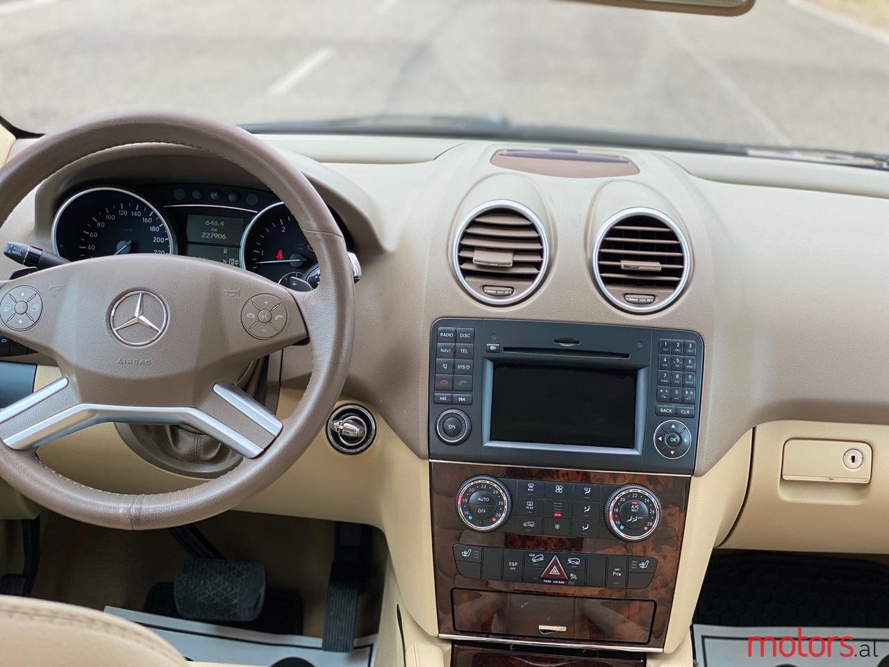 2009' Mercedes-Benz ML 300 photo #5