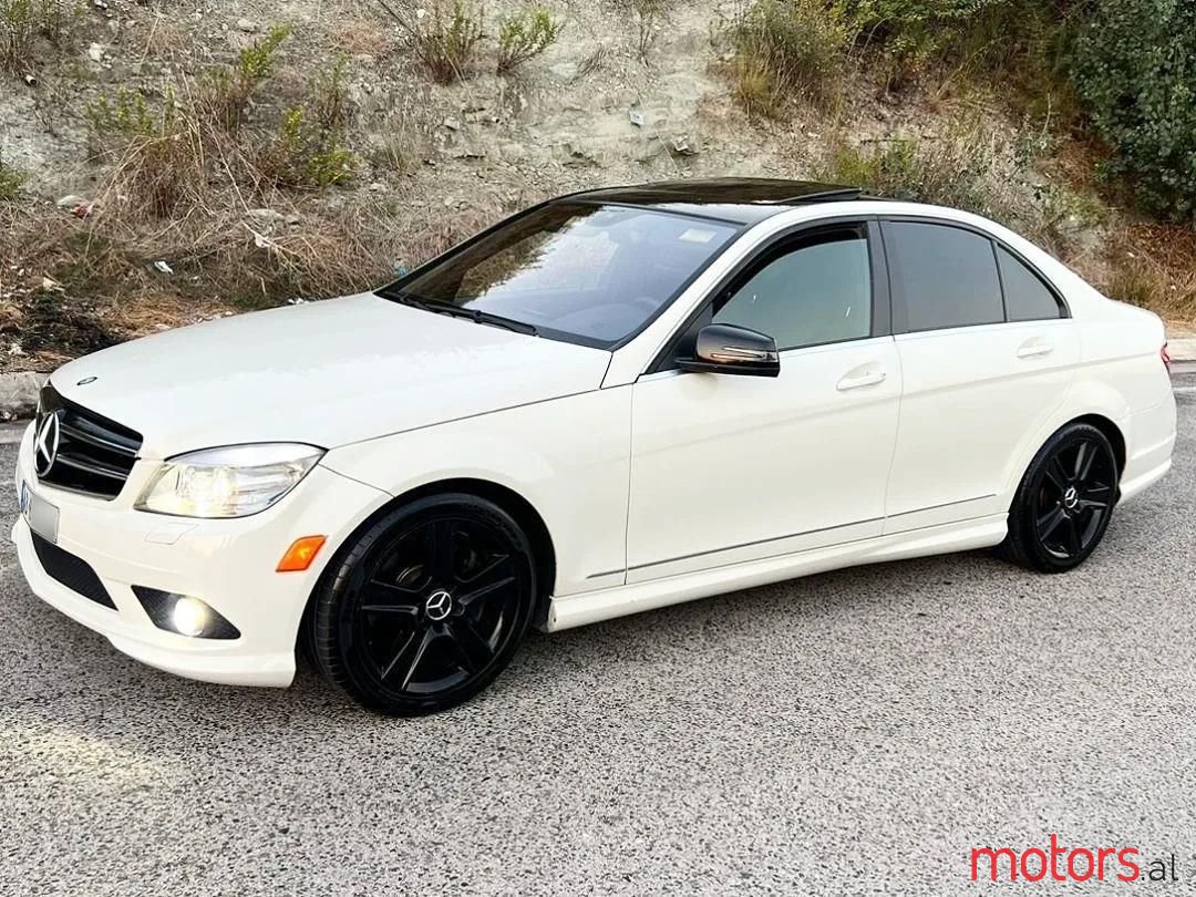 2011' Mercedes-Benz C 300 photo #2