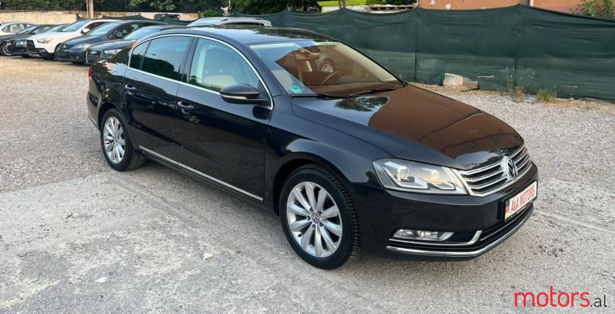 2012' Volkswagen Passat photo #2