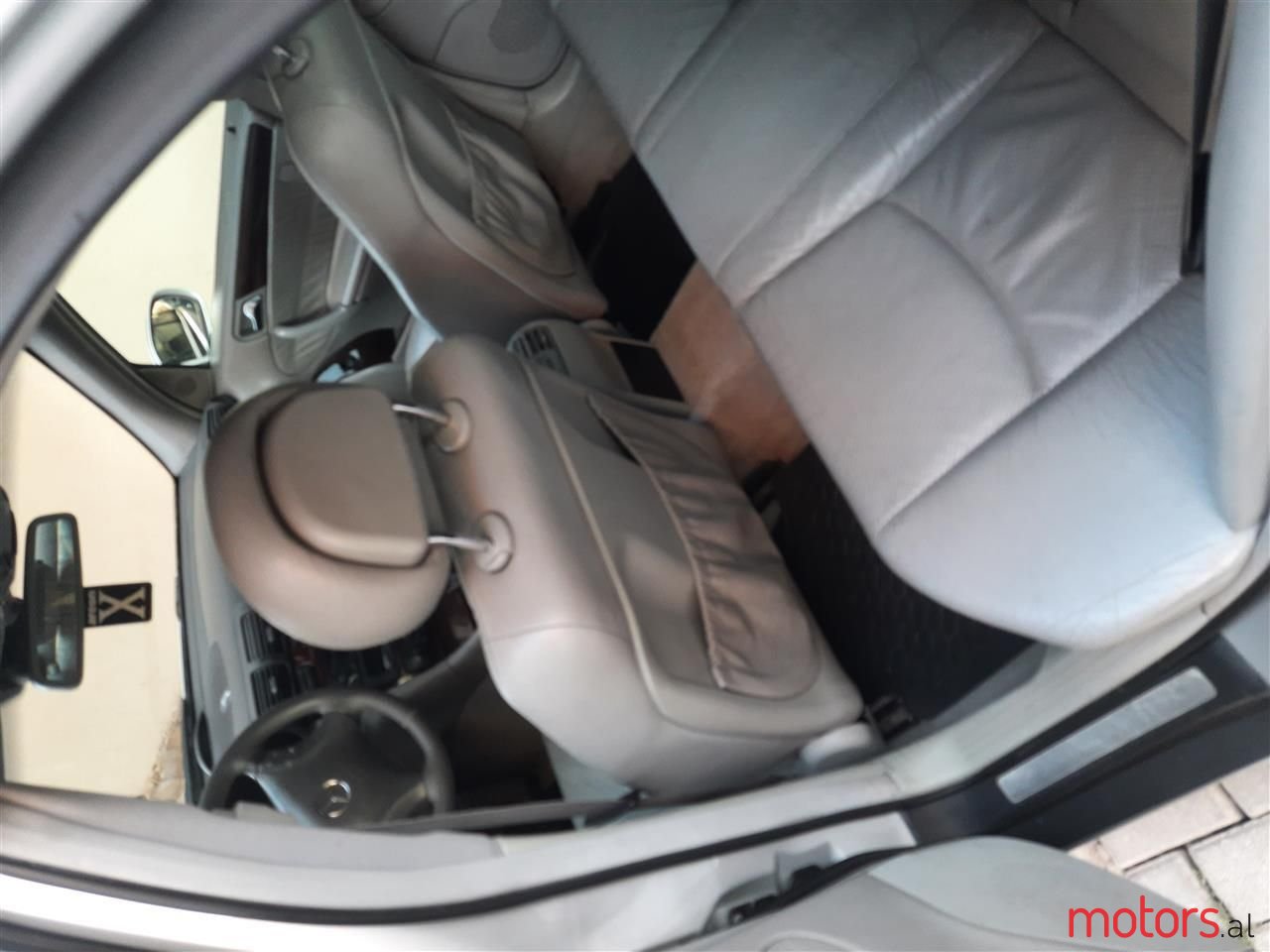 2001' Mercedes-Benz 220 photo #1