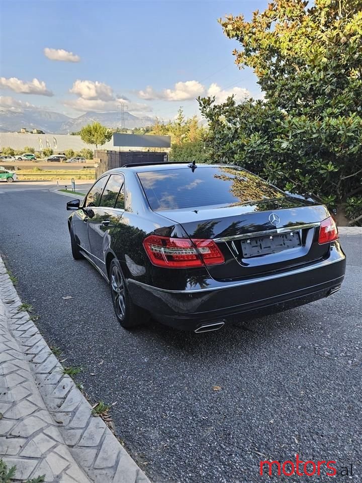 2012' Mercedes-Benz E 220 photo #6