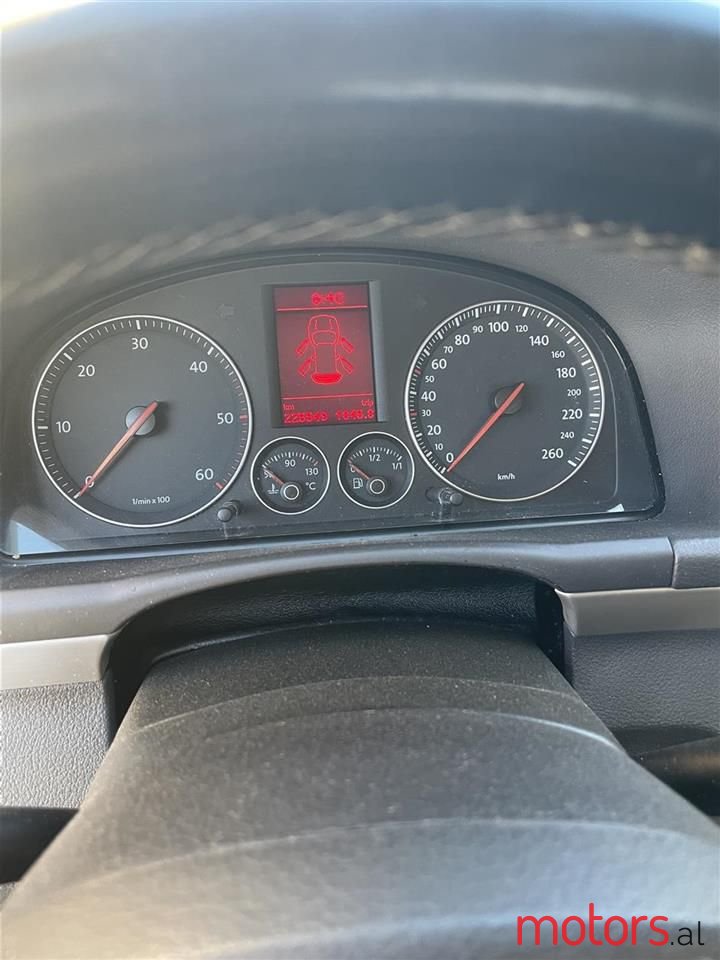 2006' Volkswagen Touran photo #6