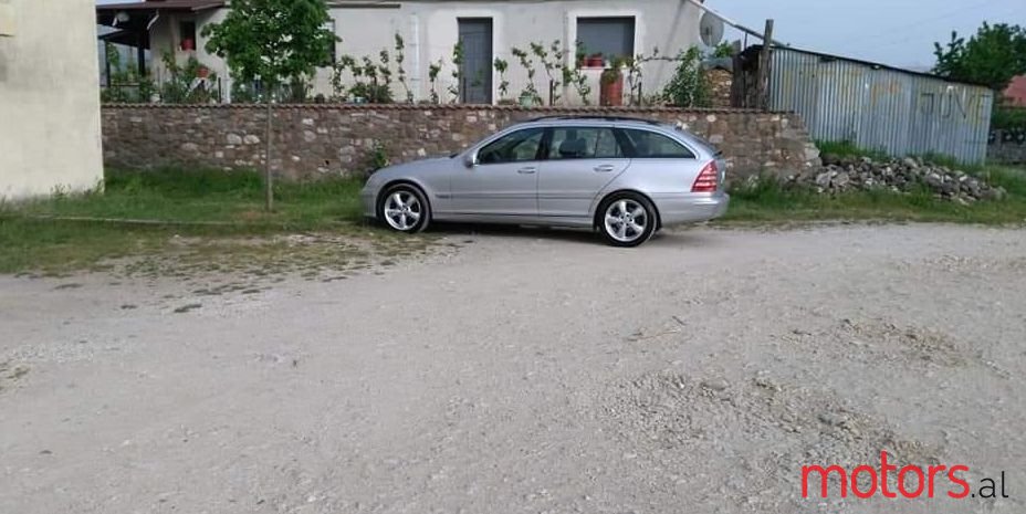 2004' Mercedes-Benz C 220 photo #1