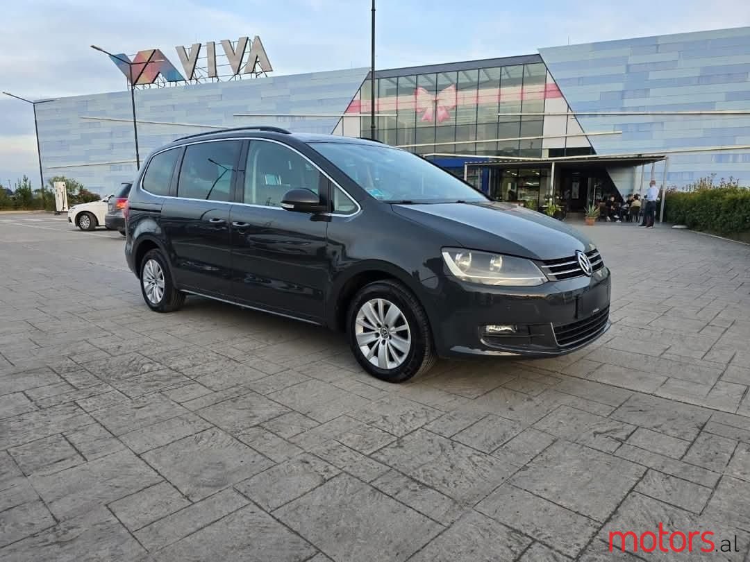 2011' Volkswagen Sharan photo #4