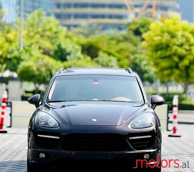 2014' Porsche Cayenne photo #2