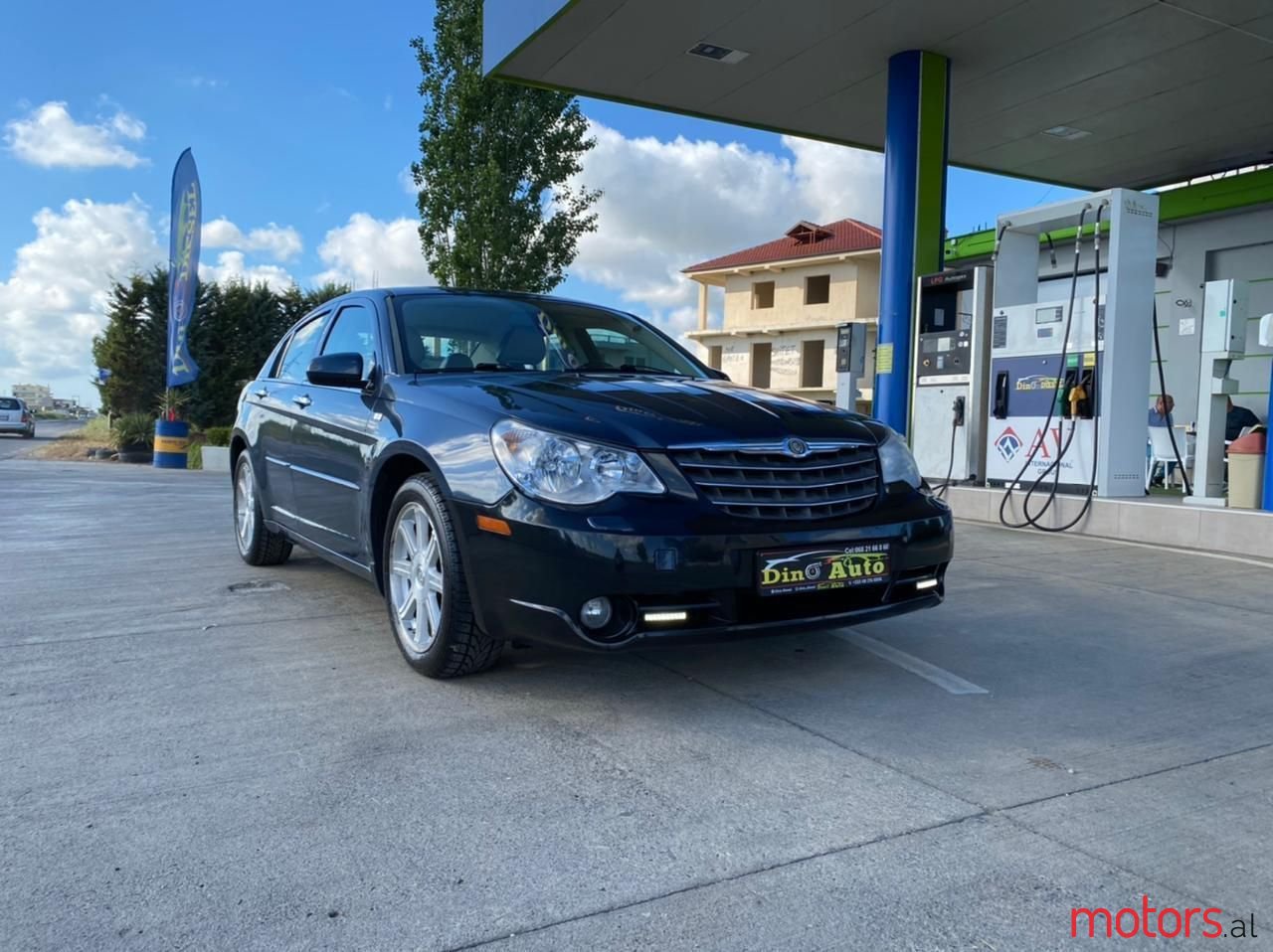 2010' Chrysler Sebring photo #3
