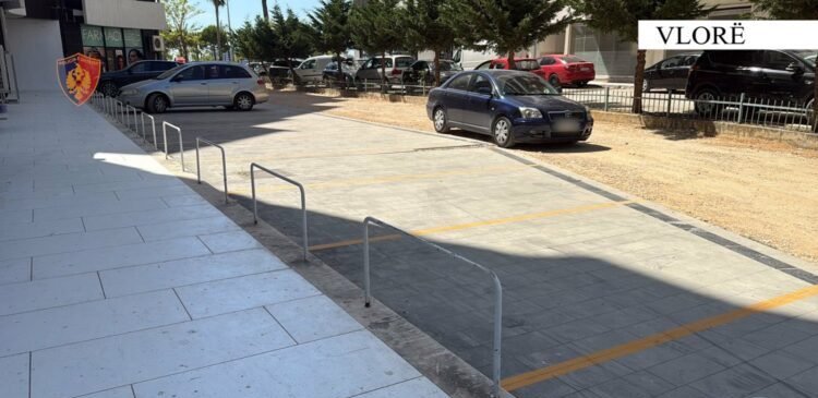 Vlorë, vijojnë kontrollet/ Kthyen hapësirën publike në parkim, procedim 2 shtetasve
