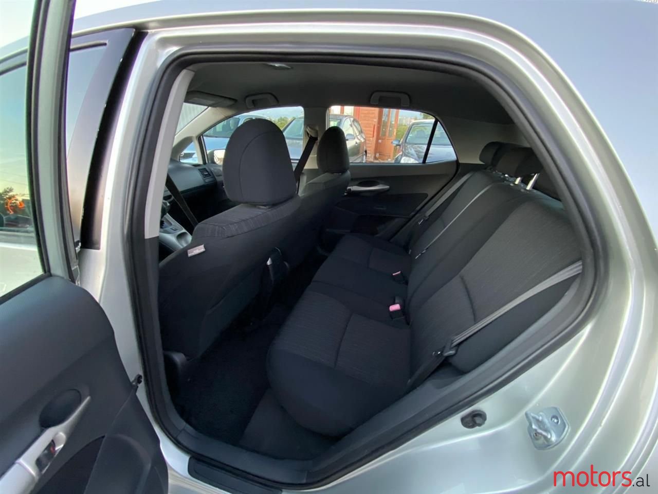 2007' Toyota Auris photo #5