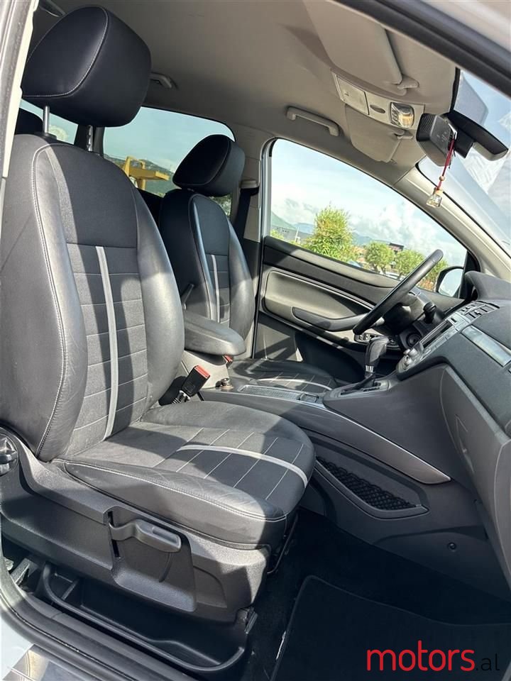 2011' Ford Kuga photo #3