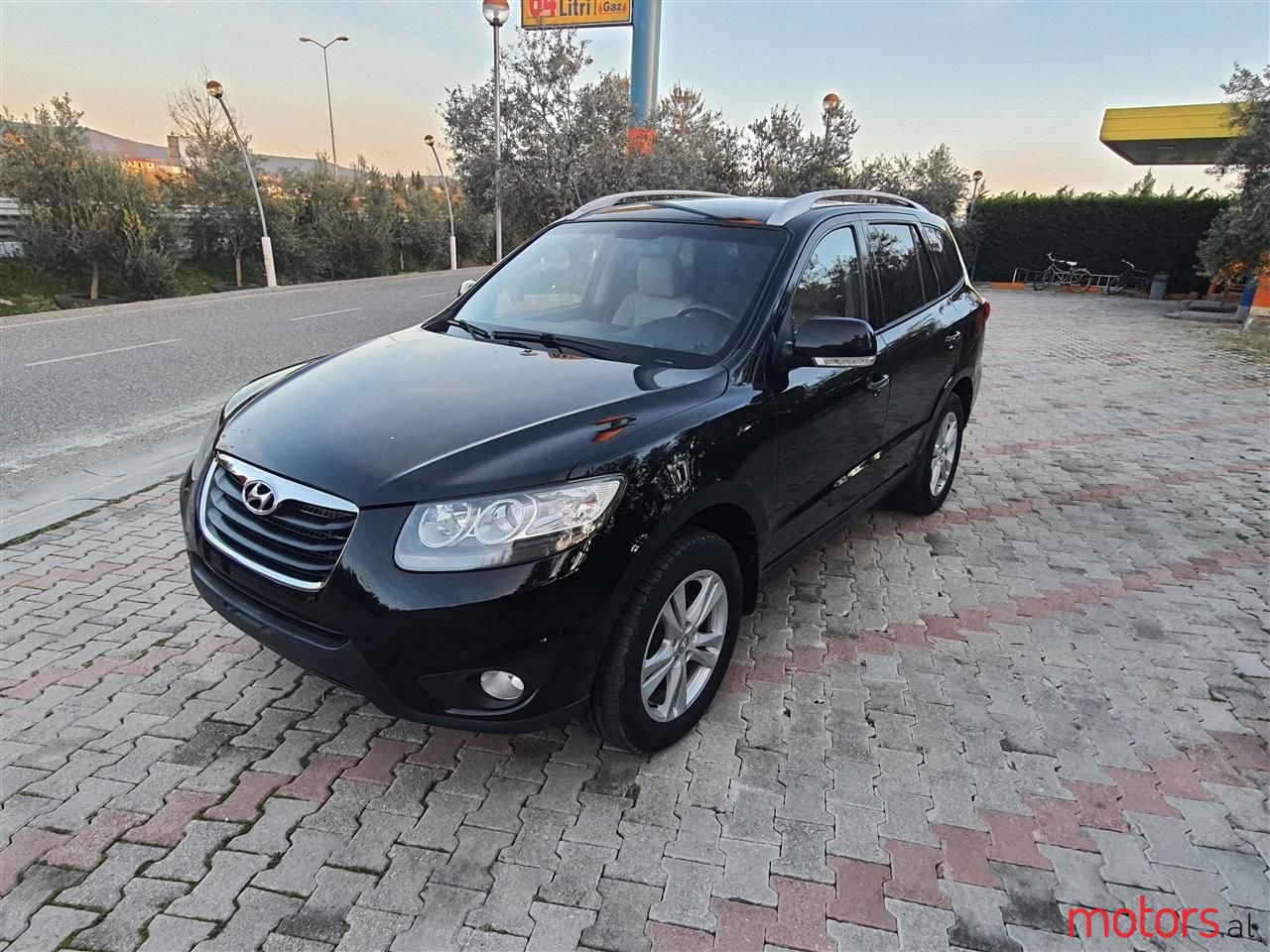 2011' Hyundai Santa Fe photo #6