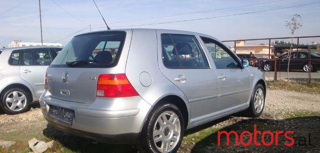 2002' Volkswagen Golf photo #2