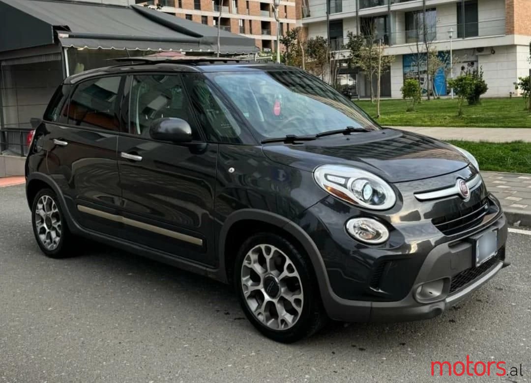 2015' Fiat 500L photo #4