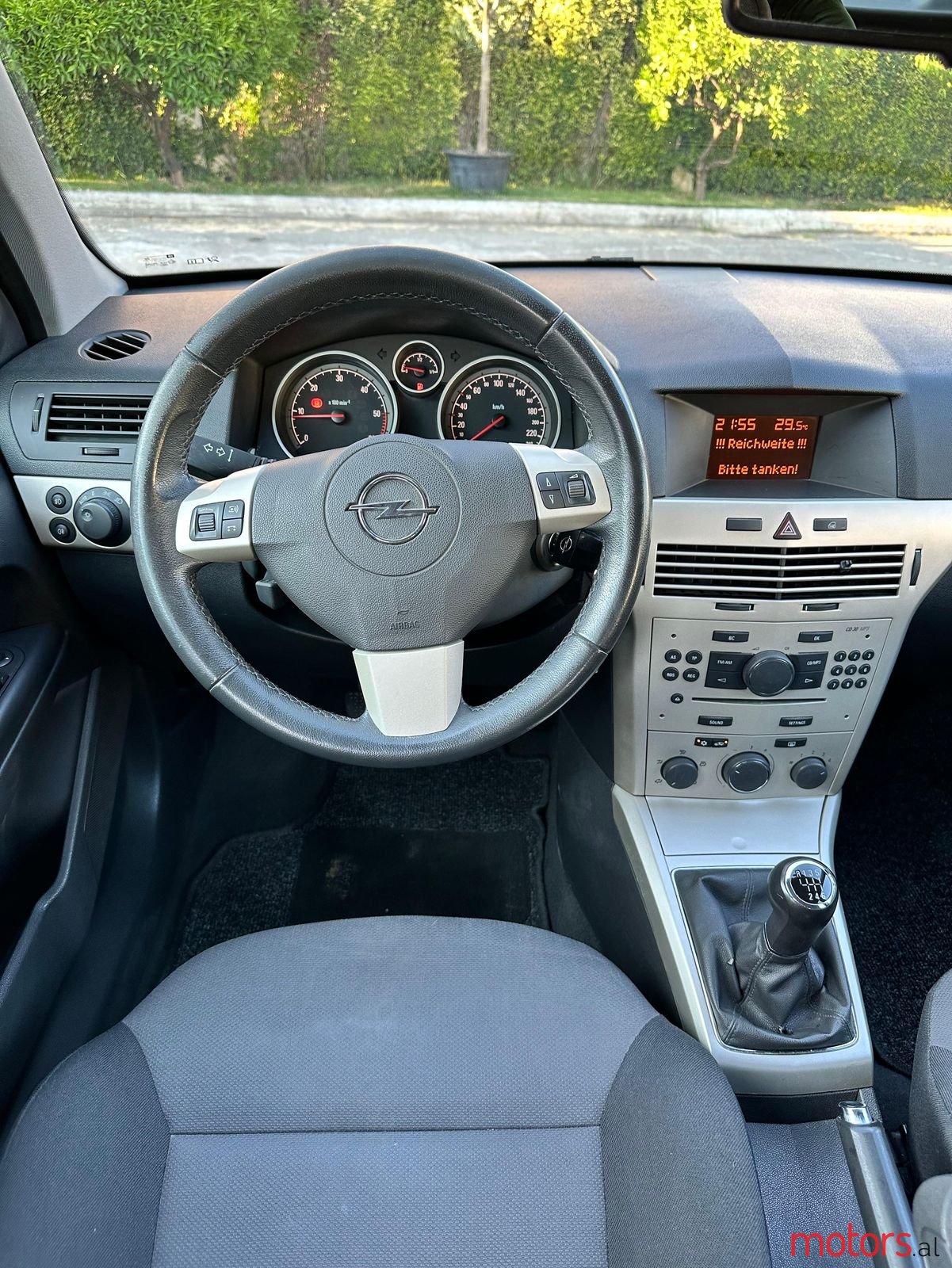 2008' Opel Astra photo #2