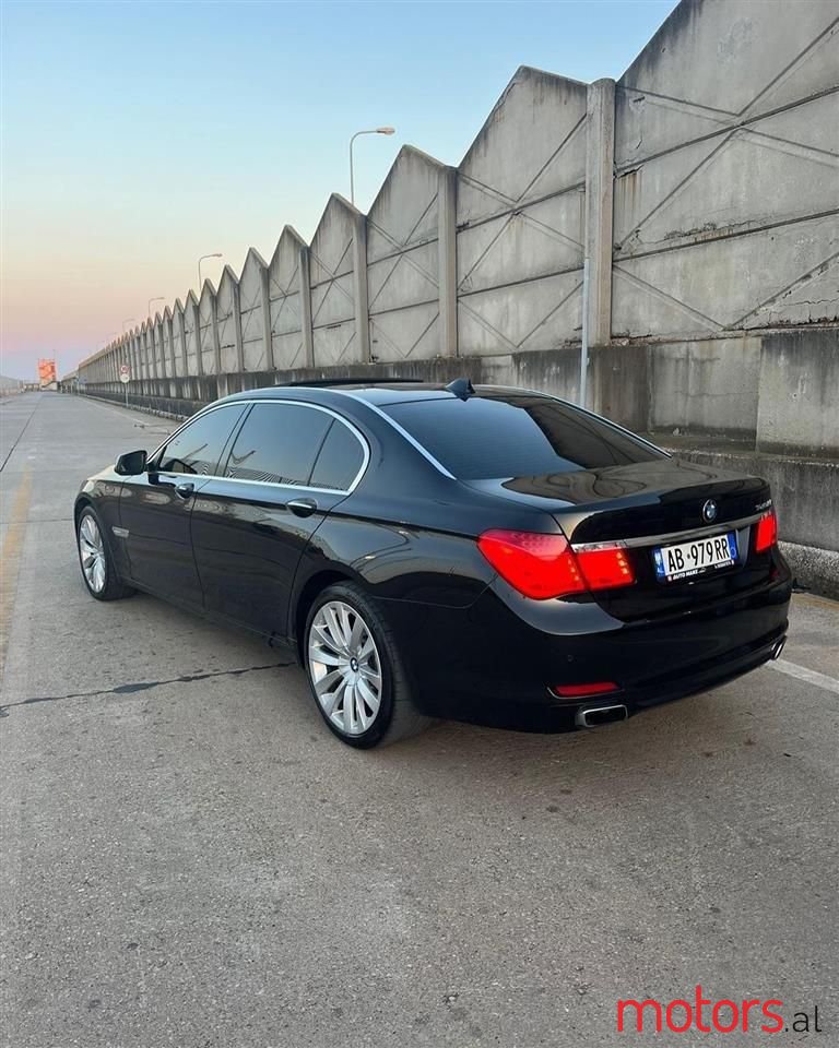 2011' BMW 740 photo #2