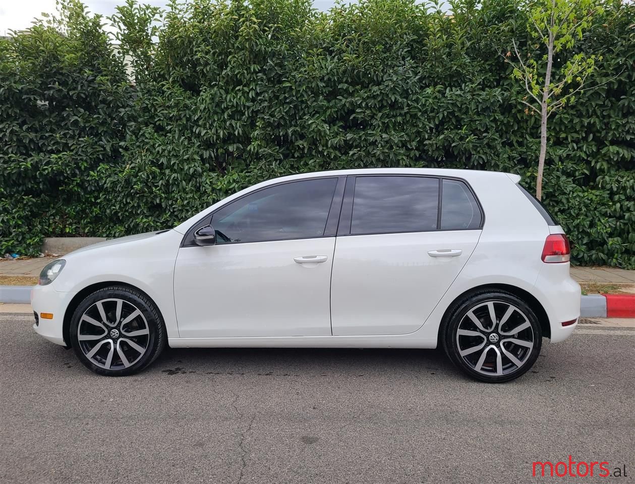 2010' Volkswagen Golf photo #3