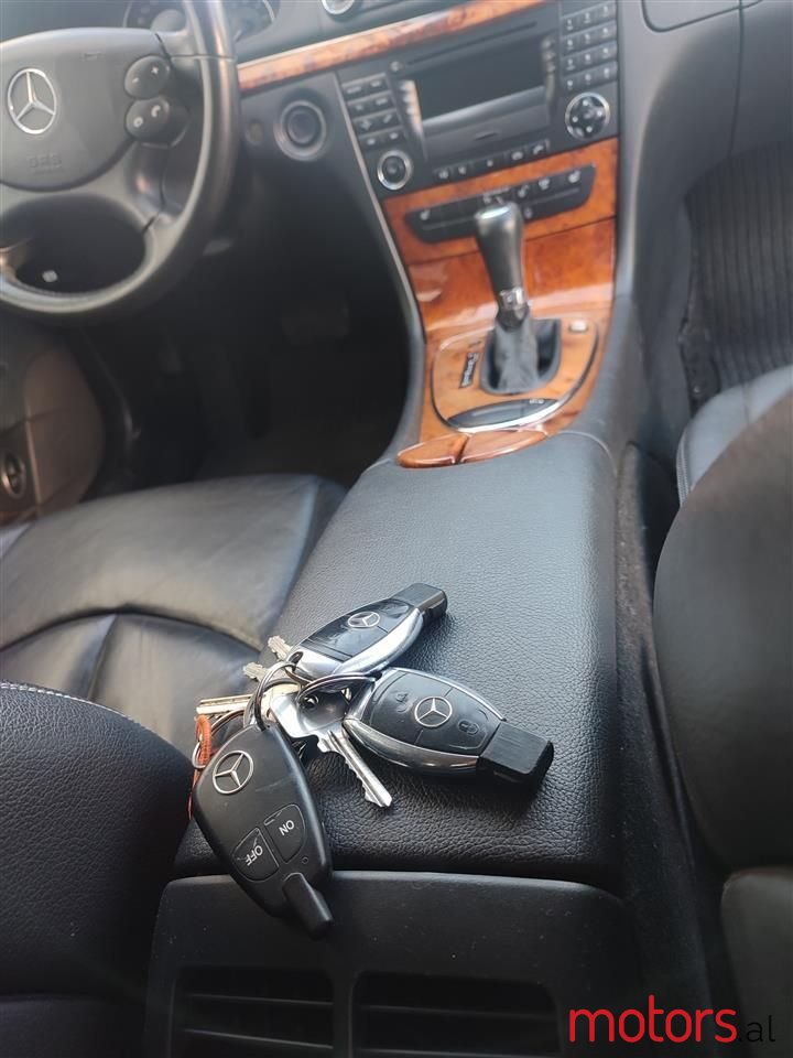 2008' Mercedes-Benz E 200 photo #4