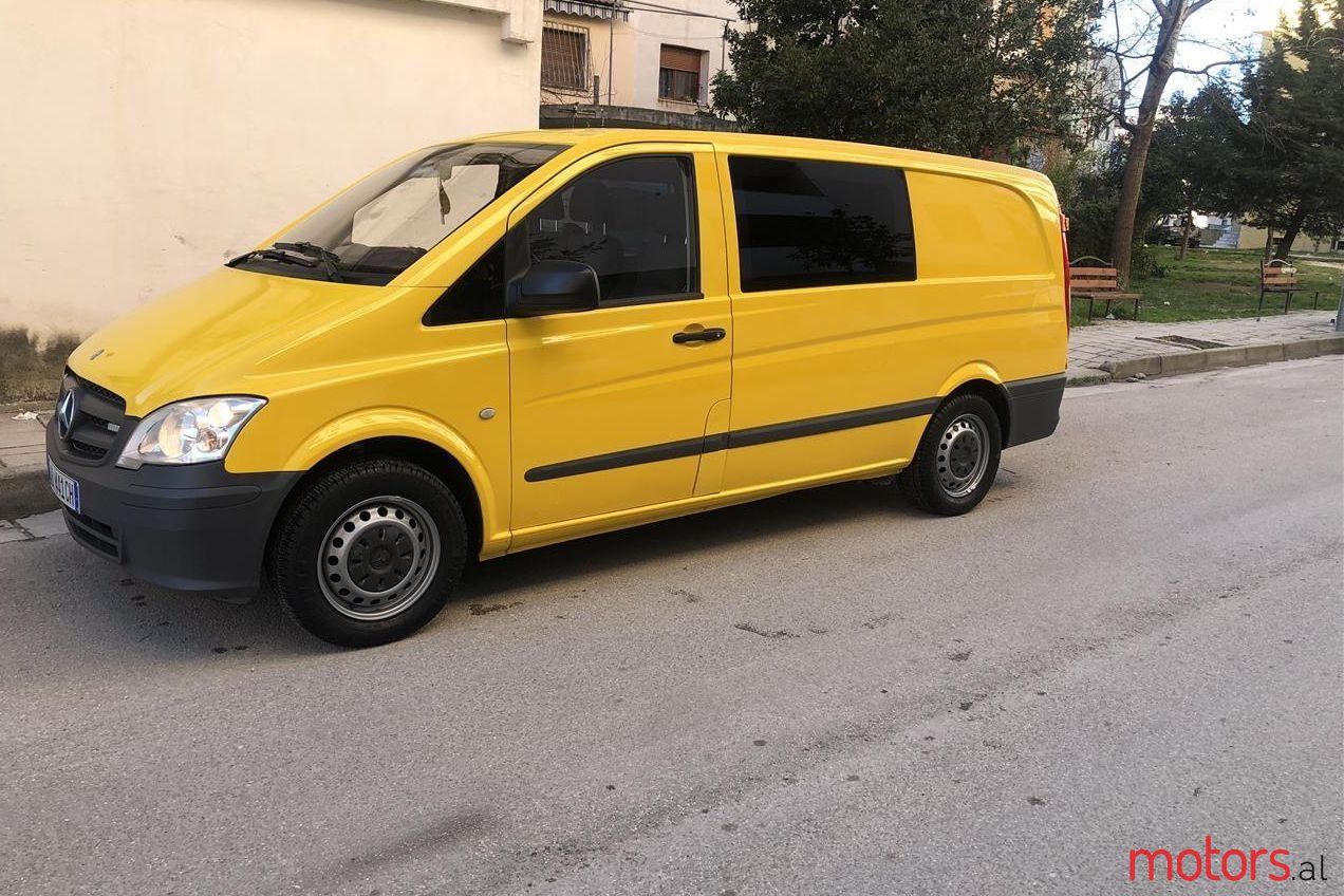 2013' Mercedes-Benz V 220 photo #1