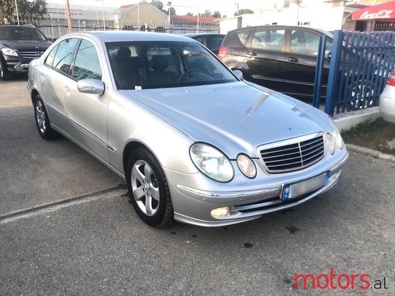 2002' Mercedes-Benz E 220 photo #2