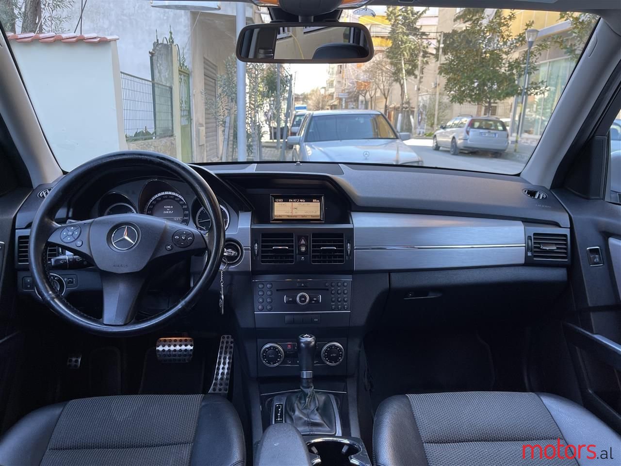 2011' Mercedes-Benz 220 photo #3