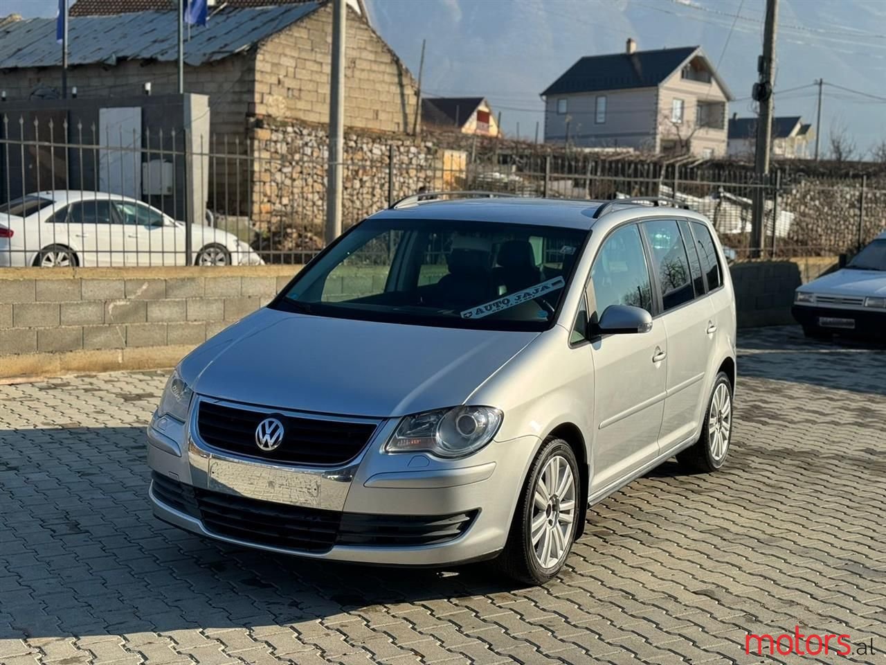 2007' Volkswagen Touran photo #1