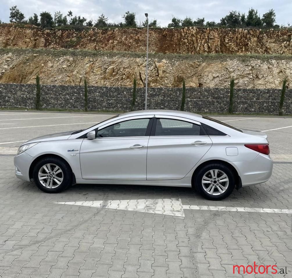 2011' Hyundai Sonata photo #3