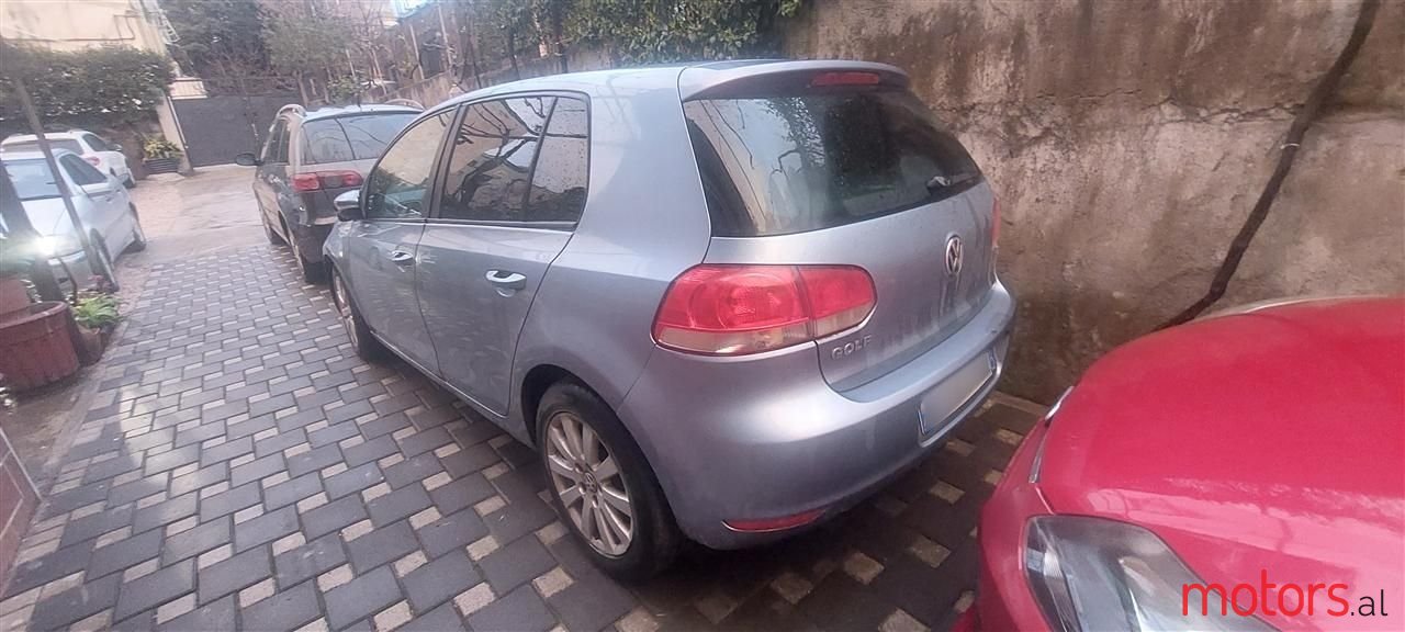 2009' Volkswagen Golf photo #2