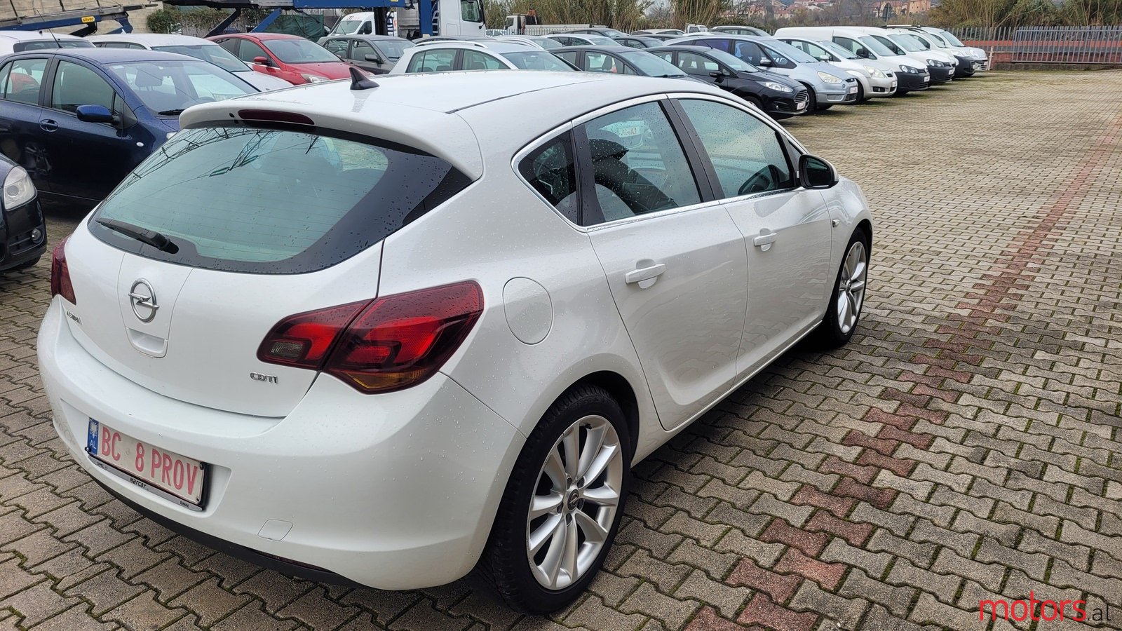 2010' Opel Astra photo #5