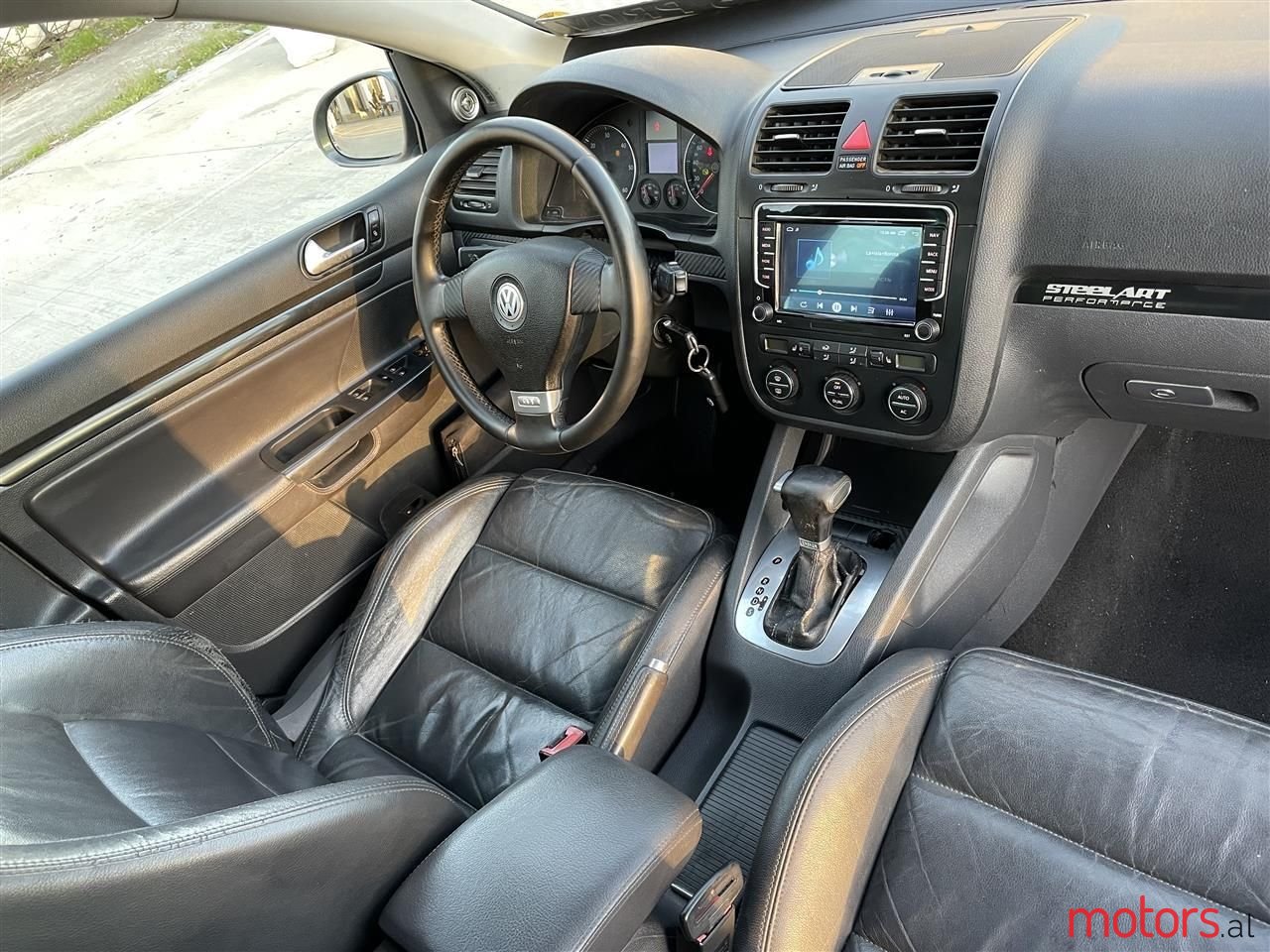 2008' Volkswagen Golf photo #6