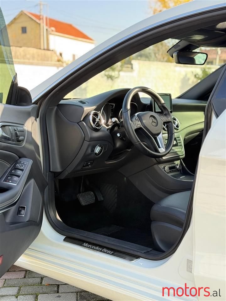 2014' Mercedes-Benz CLA 200 photo #5