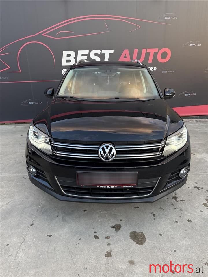 2015' Volkswagen Tiguan photo #3