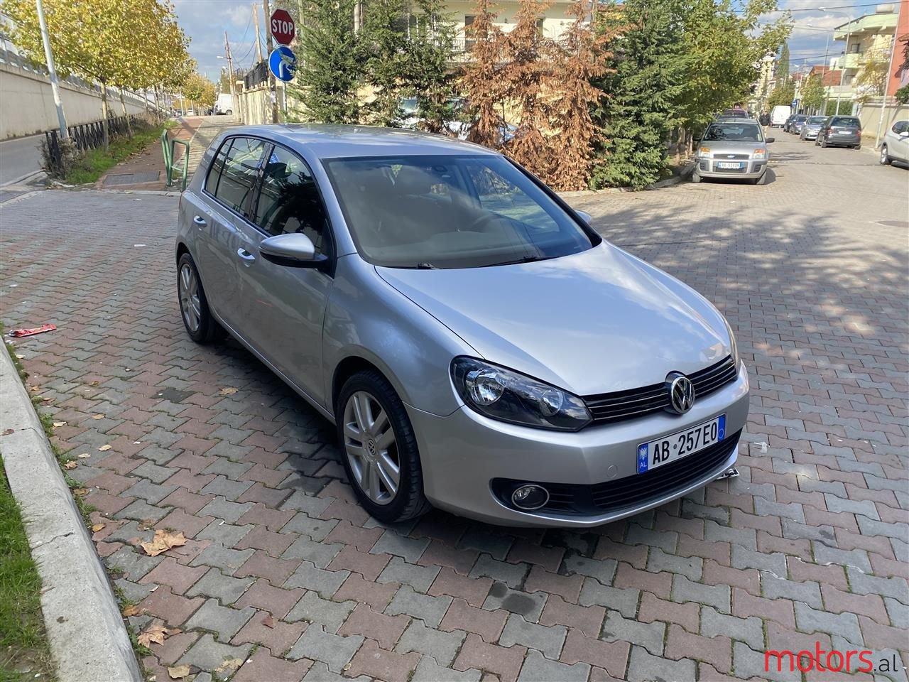 2009' Volkswagen Golf photo #2