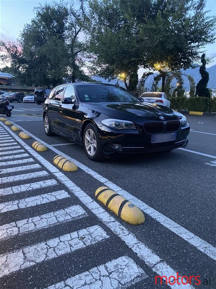 2011' BMW 520 photo #1