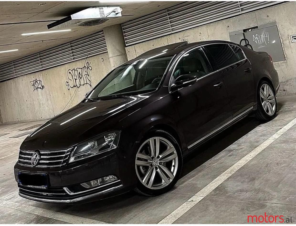 2011' Volkswagen Passat photo #1