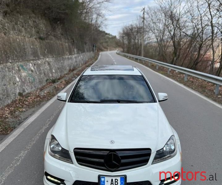 2012' Mercedes-Benz C 300 photo #5