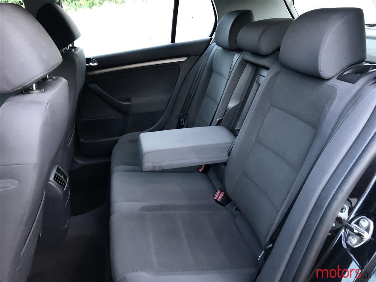 2004' Volkswagen Golf photo #4