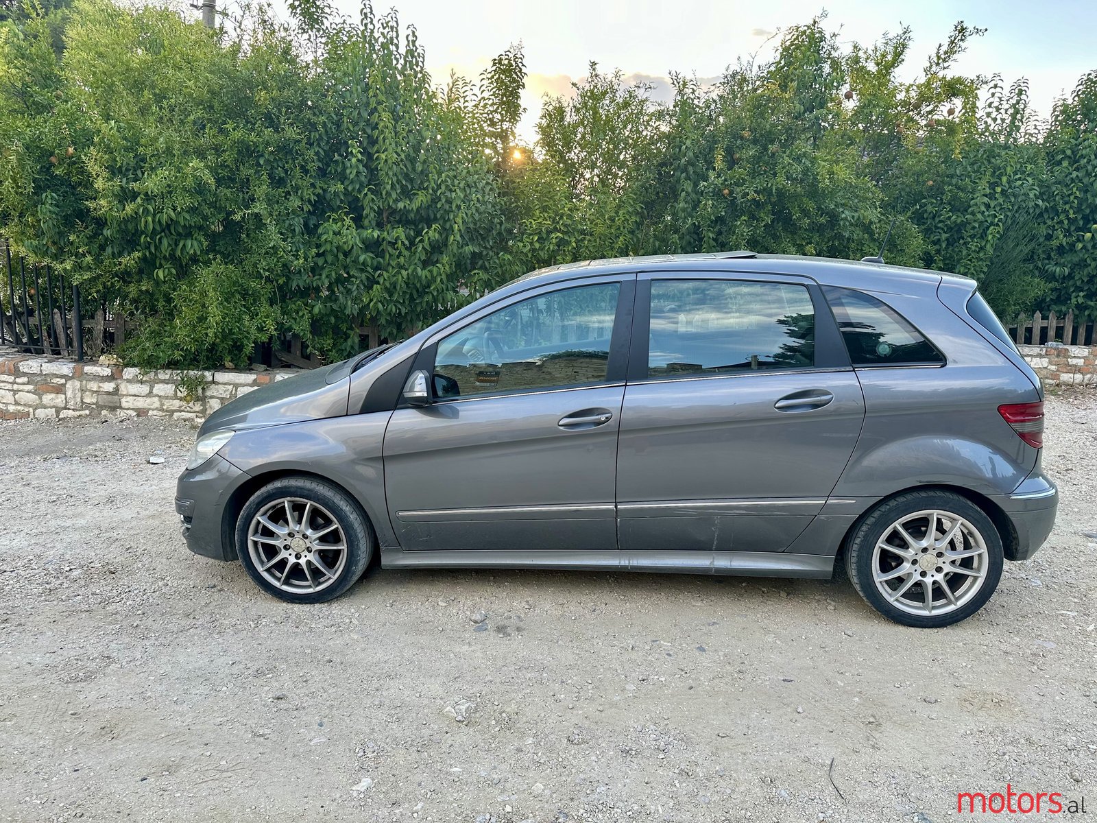 2010' Mercedes-Benz B 200 photo #3