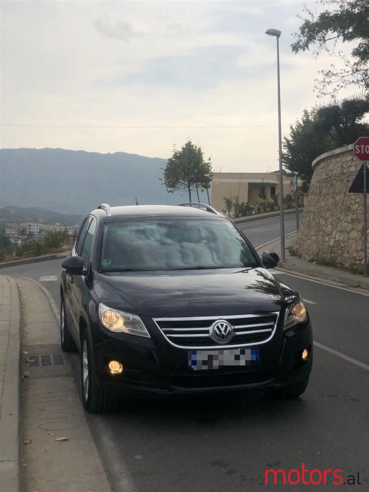2010' Volkswagen Tiguan photo #1